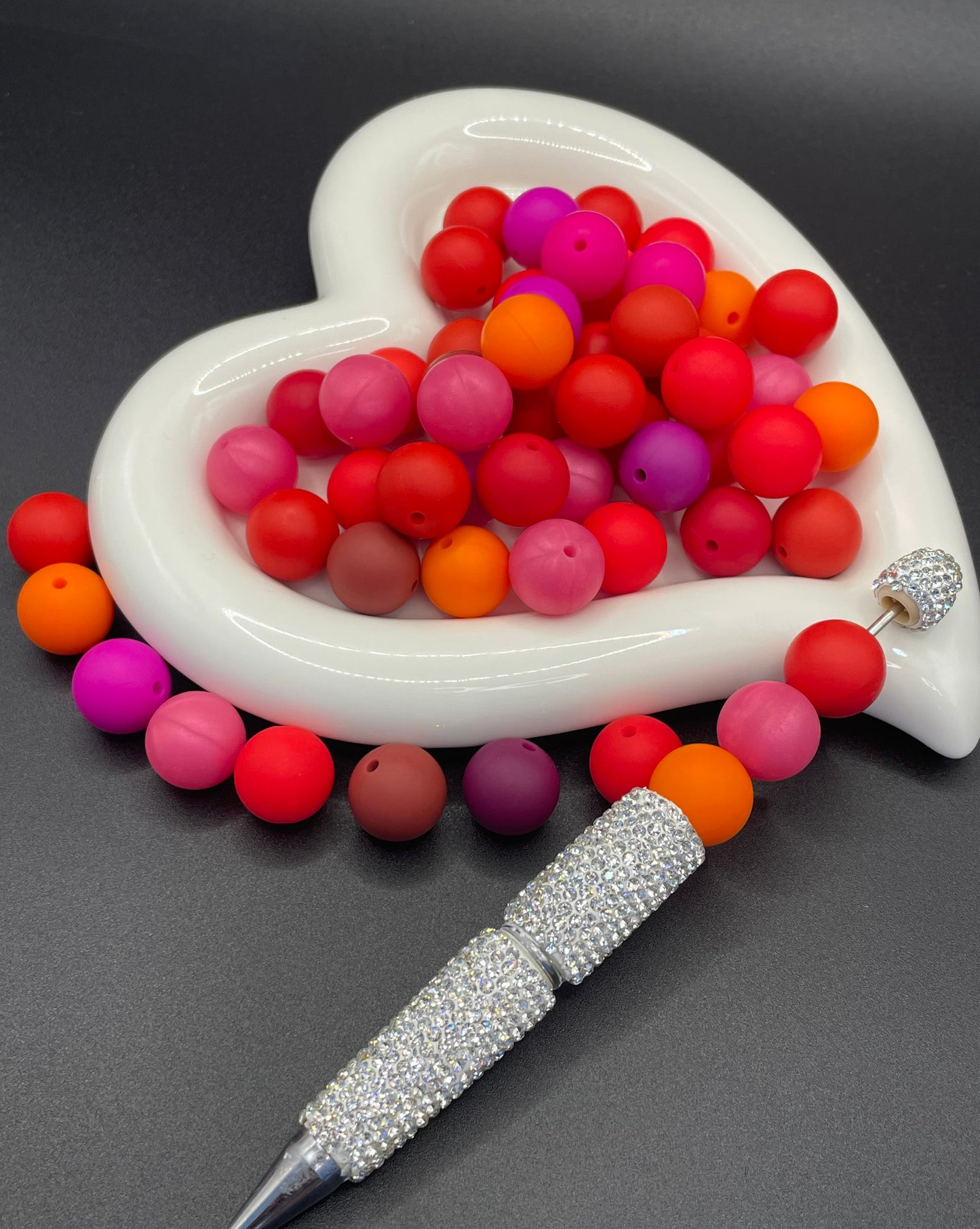 Bright and rich red silicone beads Various colors are randomly matched 15mm