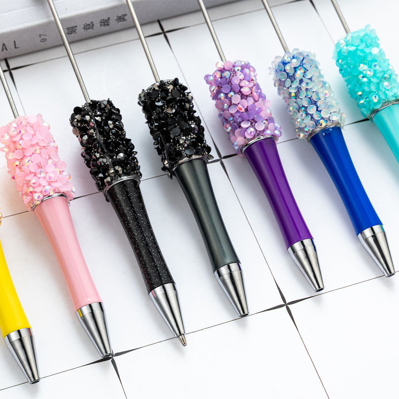 DIY multi-color broken diamond bead pen creative hand-affixed crystal plastic pen cute girl heart advertising gift pen