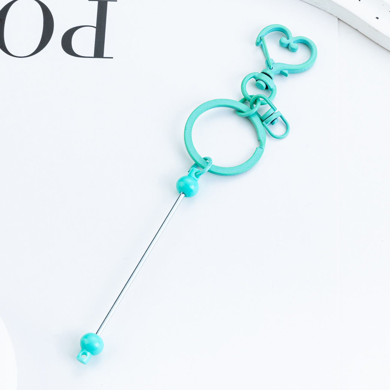 New DIY beaded love keychain pendant, small gift pendant, metal keychain, candy-colored keychain.