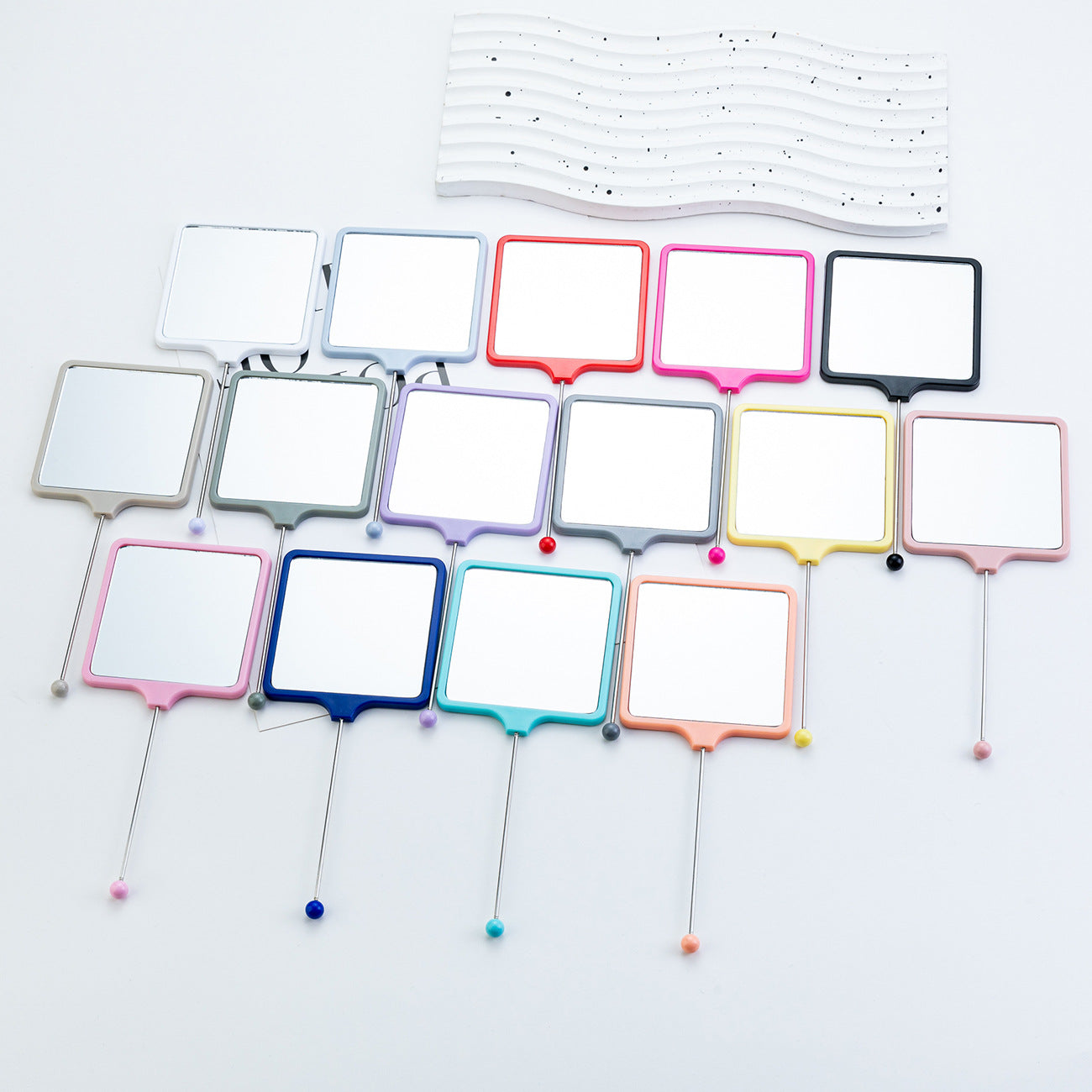 Handheld square makeup mirror high definition student portable makeup ins wind mini handle small mirror wholesale