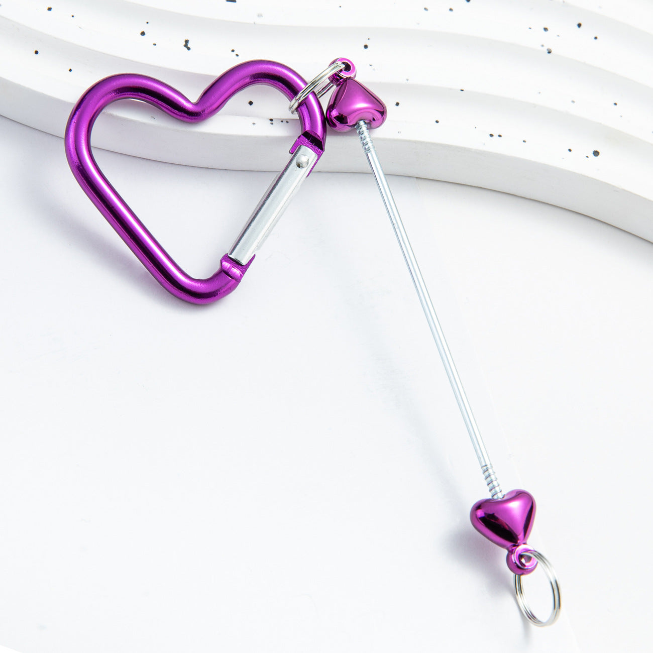 Creative DIY beaded love mountaineering buckle metal hook key buckle backpack jewelry mountaineering buckle spot wholesale