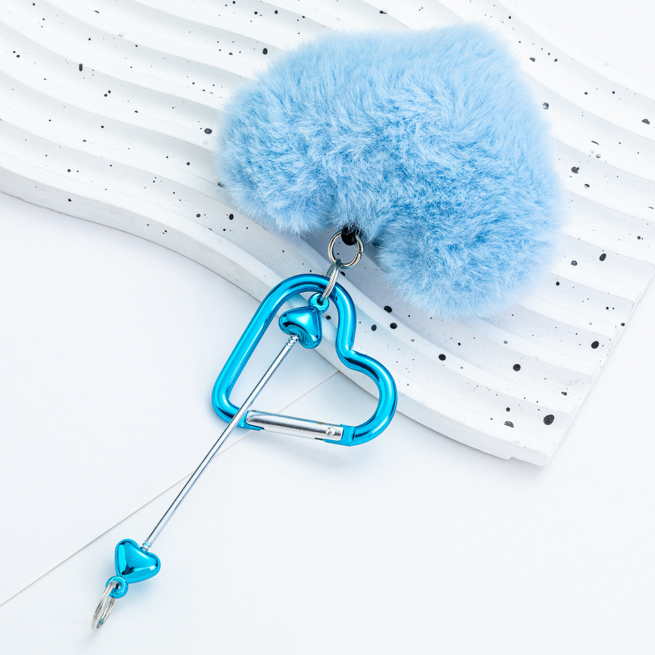Cross-border DIY beaded love mountaineering buckle creative plush pendant mountaineering buckle love lock hairball mountaineering buckle