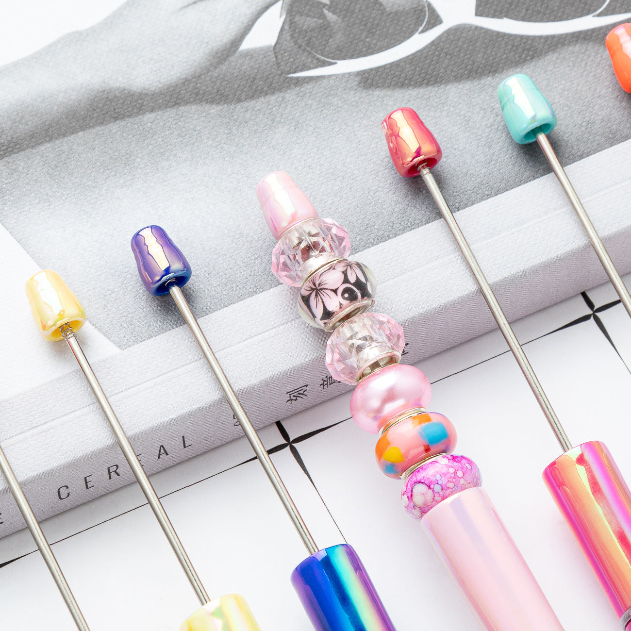 Cross-border plastic bead pen wholesale student creative handmade DIY ballpoint pen new UV gradual change bead pen wholesale