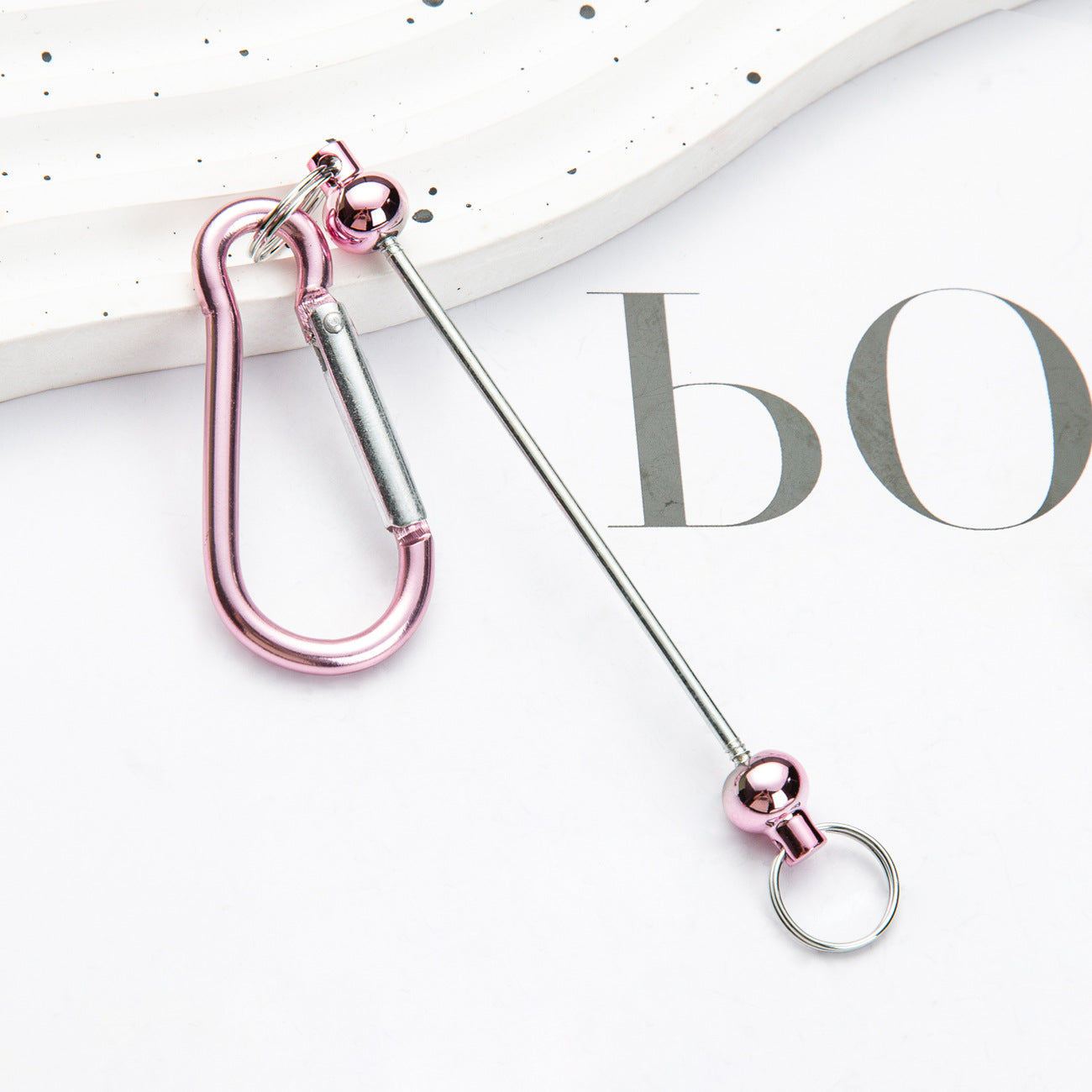 Creative DIY beaded mountaineering buckle D-type lock metal hook key small buckle backpack jewelry mountaineering buckle wholesale