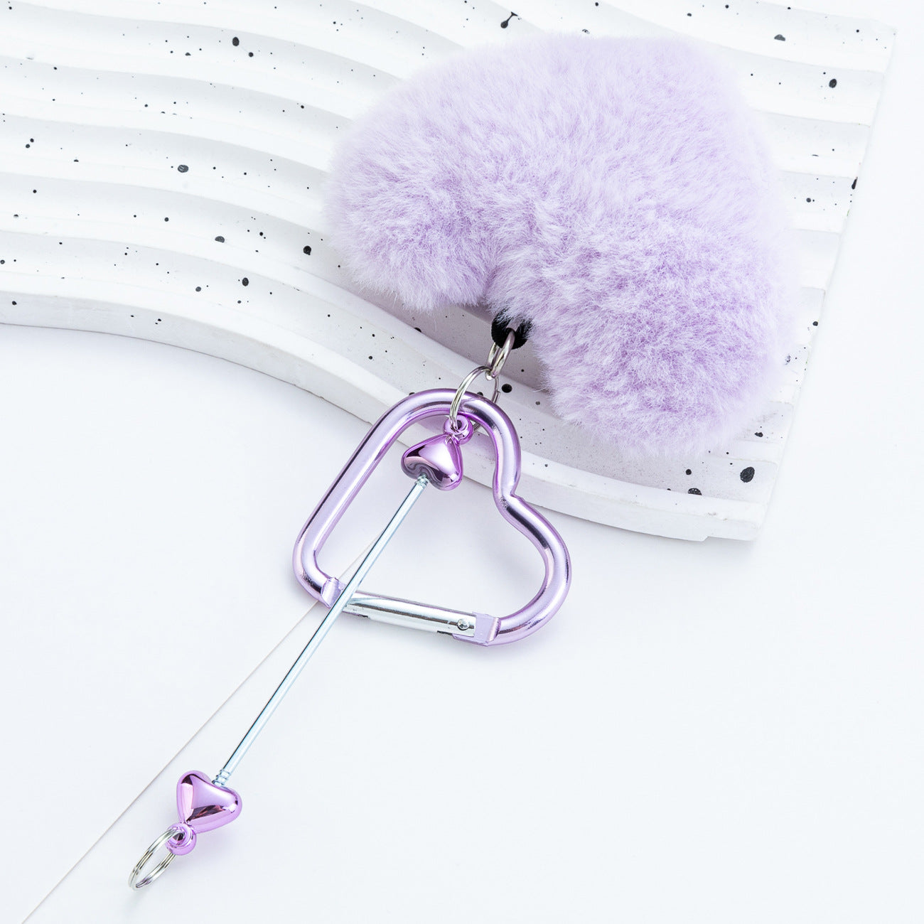 Cross-border DIY beaded love mountaineering buckle creative plush pendant mountaineering buckle love lock hairball mountaineering buckle