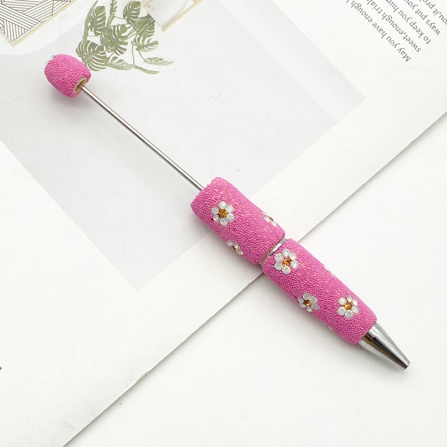 The new daisy full diamond bead pen, purely handmade DIY creative full diamond pen, daisy shape business gift pen is in stock.