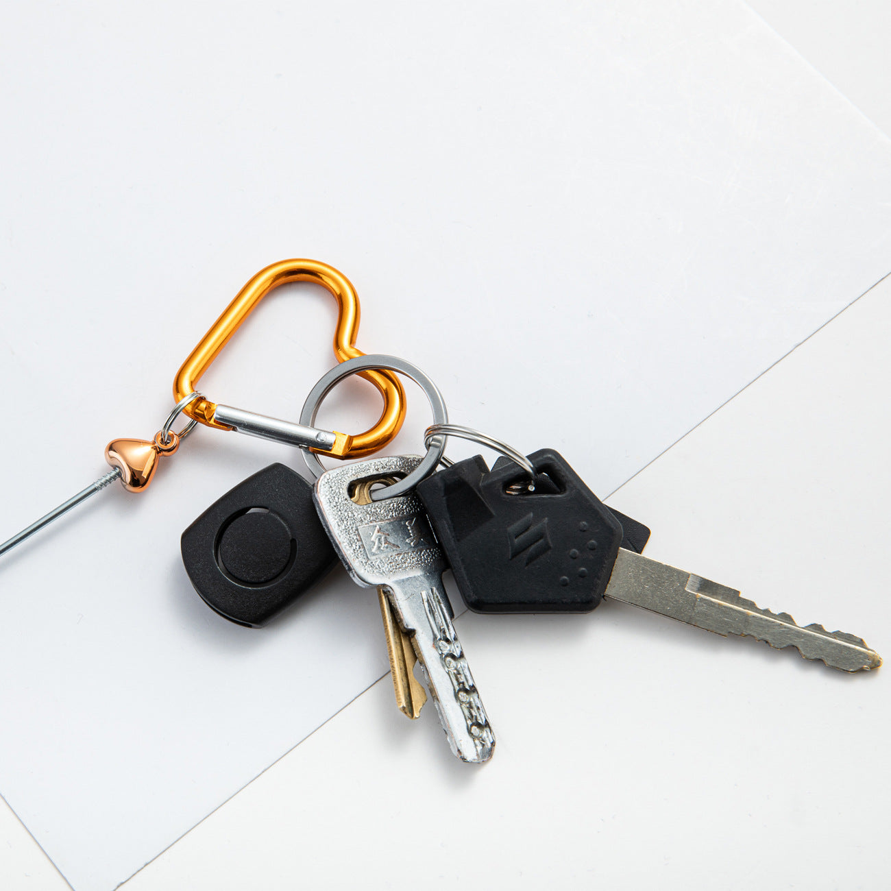 Creative DIY beaded love mountaineering buckle metal hook key buckle backpack jewelry mountaineering buckle spot wholesale
