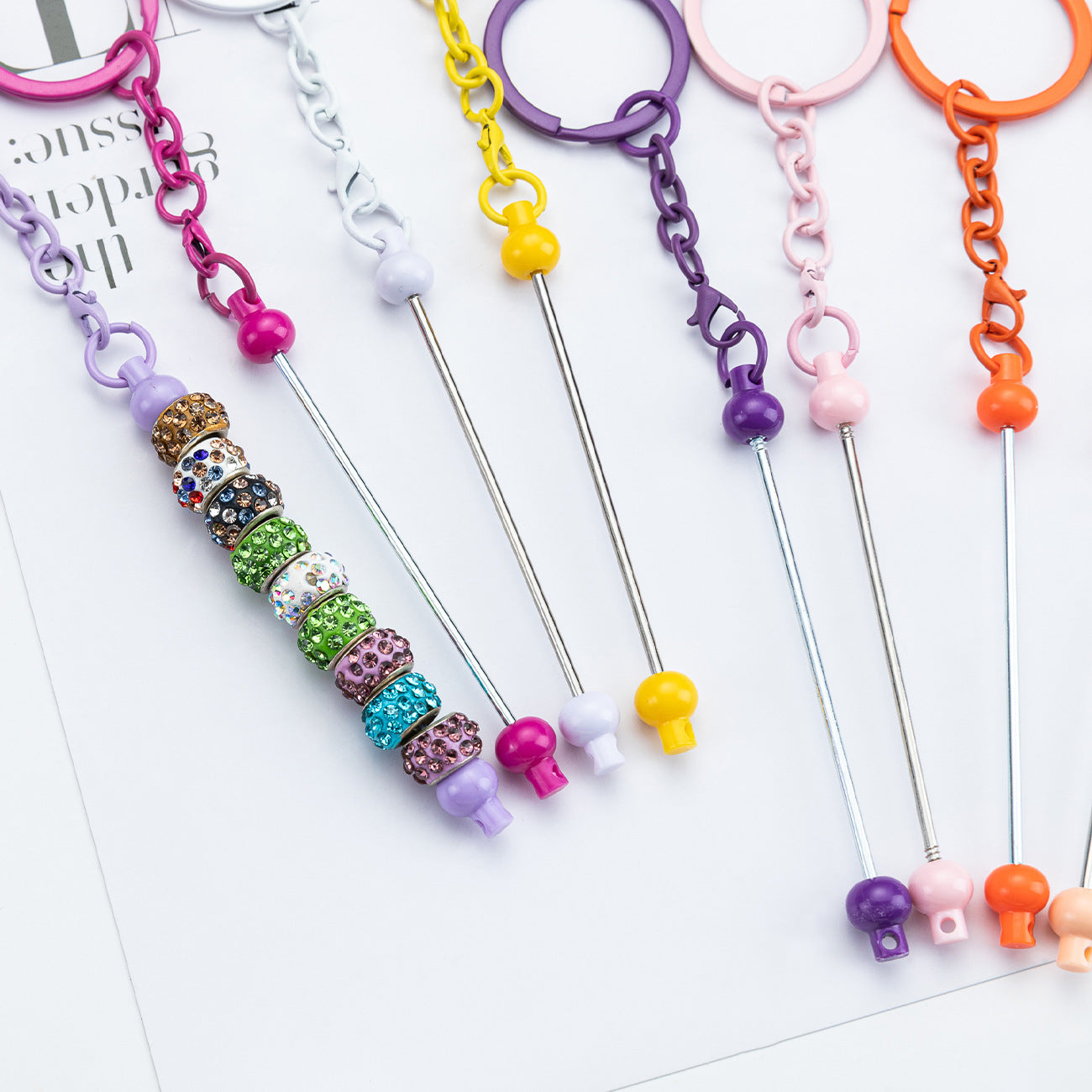New DIY beaded keychain pendant, small gift metal keychain pendant, spot candy-colored keychain.