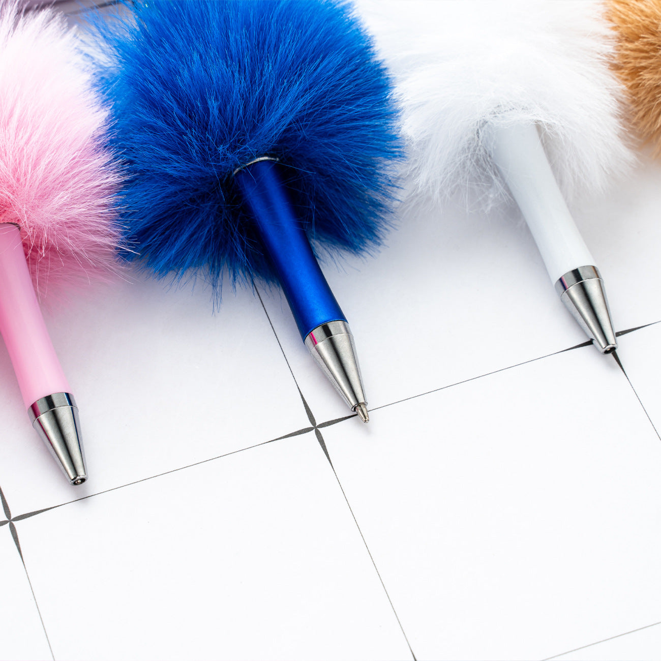 Cross-border plastic plush bead pen creative handmade DIY ballpoint pen new cartoon hairball bead pen wholesale