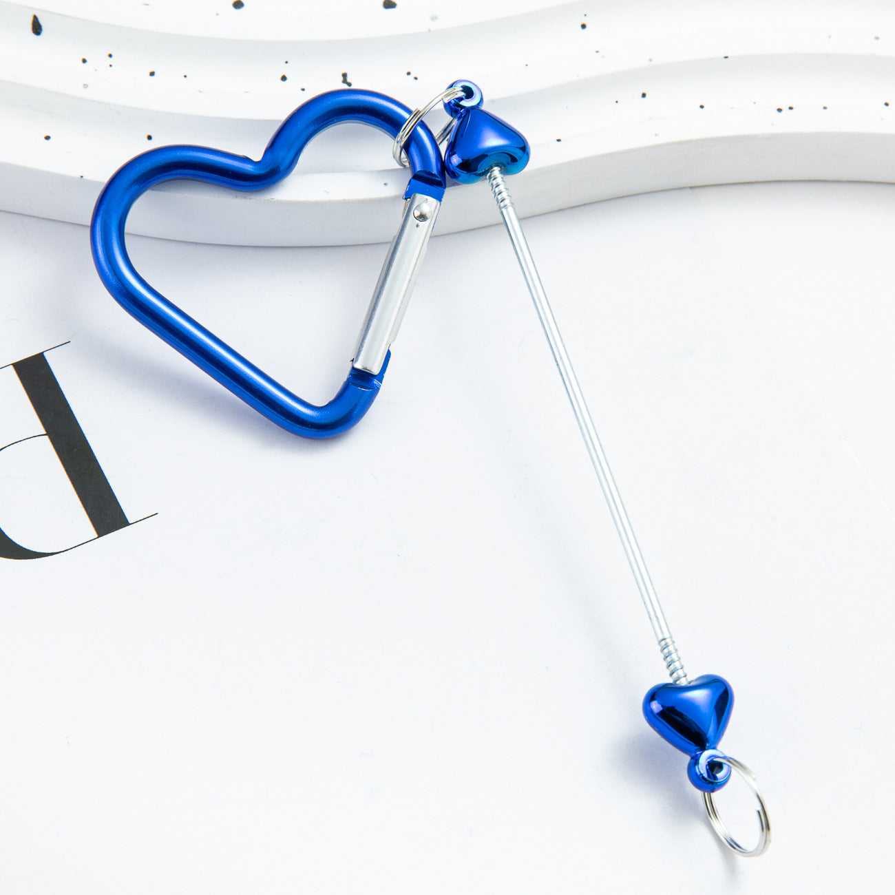 Creative DIY beaded love mountaineering buckle metal hook key buckle backpack jewelry mountaineering buckle spot wholesale