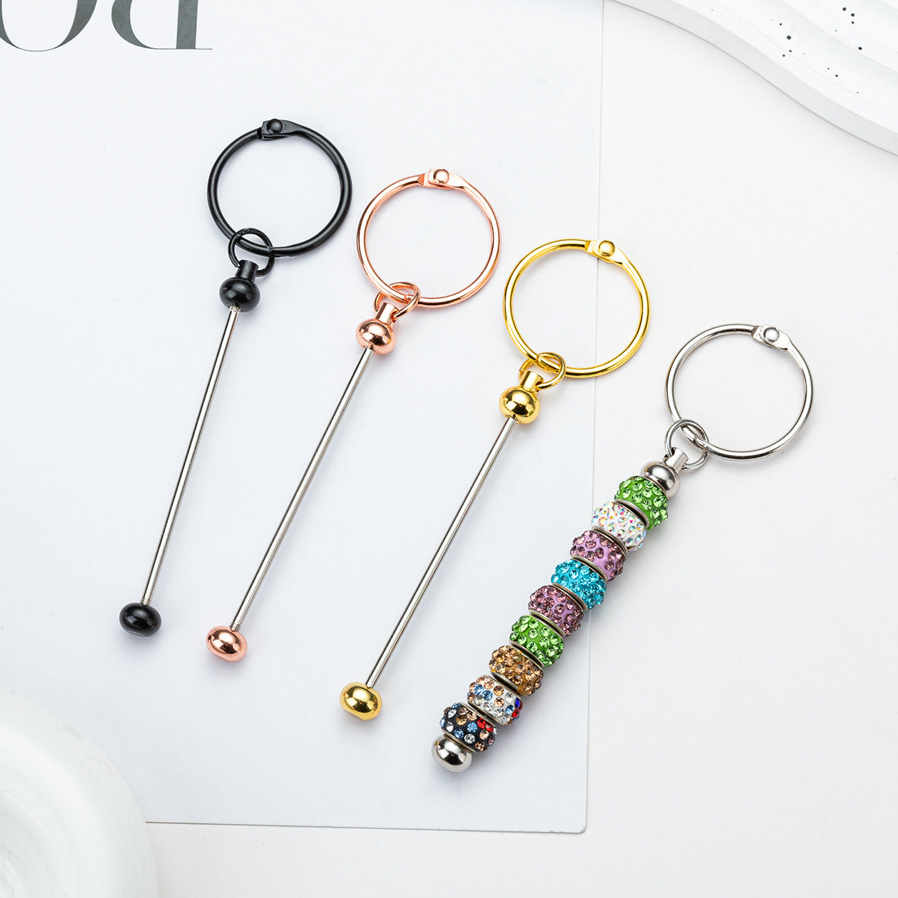 New DIY beaded keychain pendant, small gift pendant, metal keychain pendant, pendant, luggage pendant, key chain.