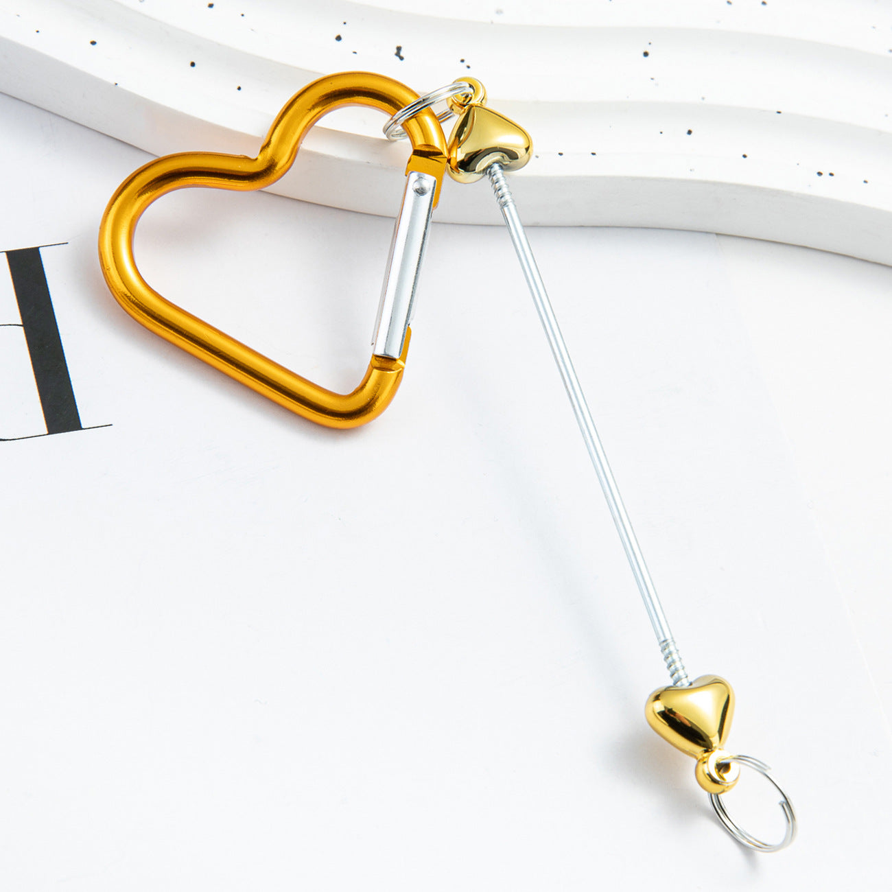 Creative DIY beaded love mountaineering buckle metal hook key buckle backpack jewelry mountaineering buckle spot wholesale