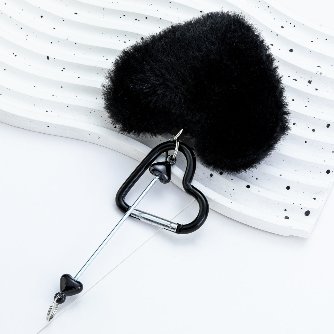 Cross-border DIY beaded love mountaineering buckle creative plush pendant mountaineering buckle love lock hairball mountaineering buckle