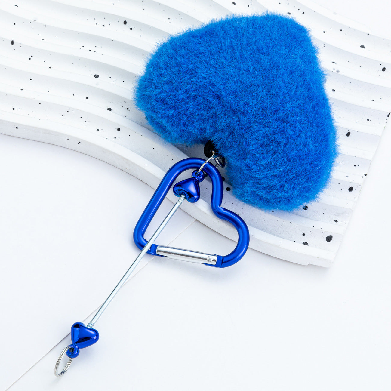 Cross-border DIY beaded love mountaineering buckle creative plush pendant mountaineering buckle love lock hairball mountaineering buckle