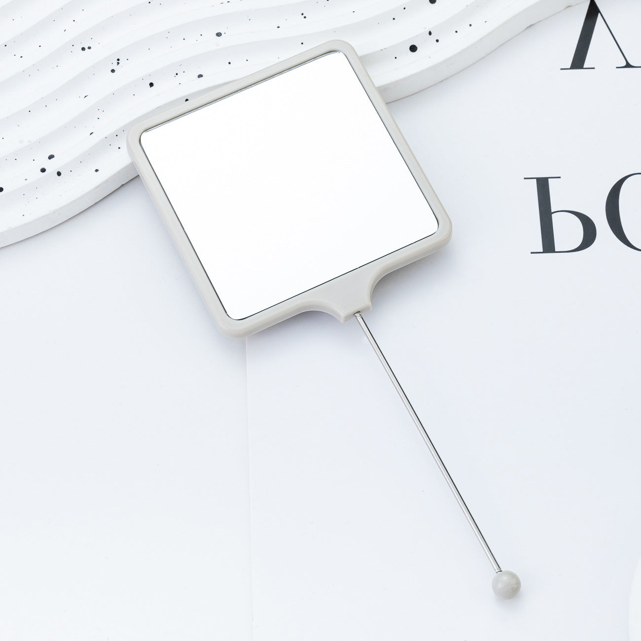 Handheld square makeup mirror high definition student portable makeup ins wind mini handle small mirror wholesale