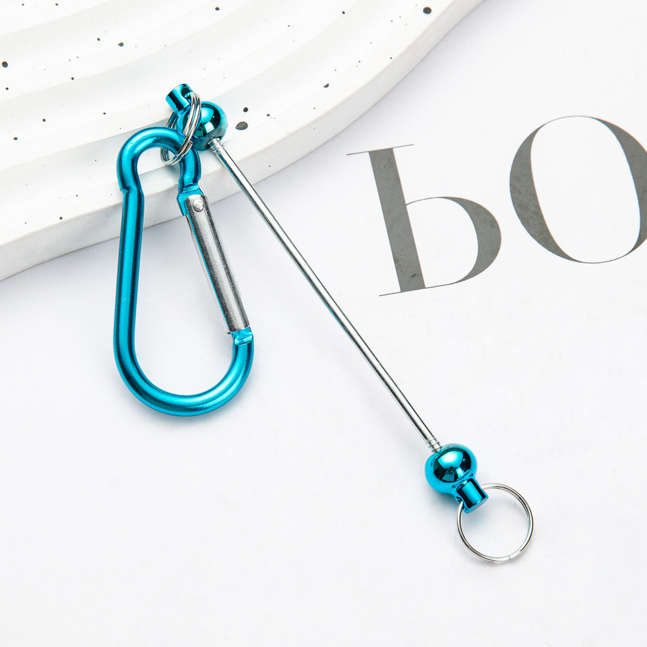 Creative DIY beaded mountaineering buckle D-type lock metal hook key small buckle backpack jewelry mountaineering buckle wholesale
