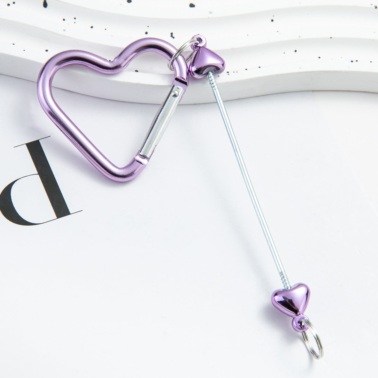 Creative DIY beaded love mountaineering buckle metal hook key buckle backpack jewelry mountaineering buckle spot wholesale