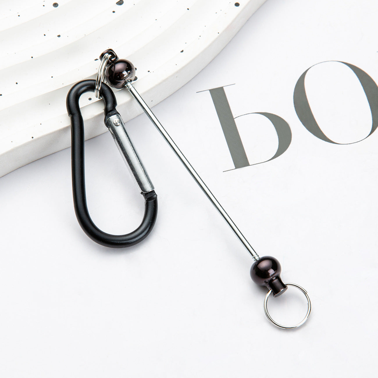 Creative DIY beaded mountaineering buckle D-type lock metal hook key small buckle backpack jewelry mountaineering buckle wholesale