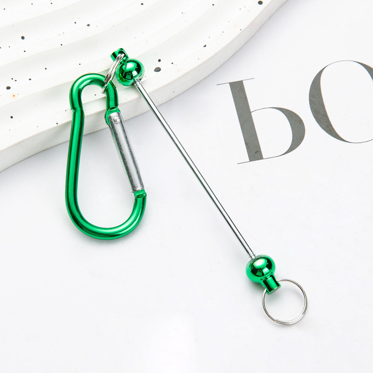 Creative DIY beaded mountaineering buckle D-type lock metal hook key small buckle backpack jewelry mountaineering buckle wholesale