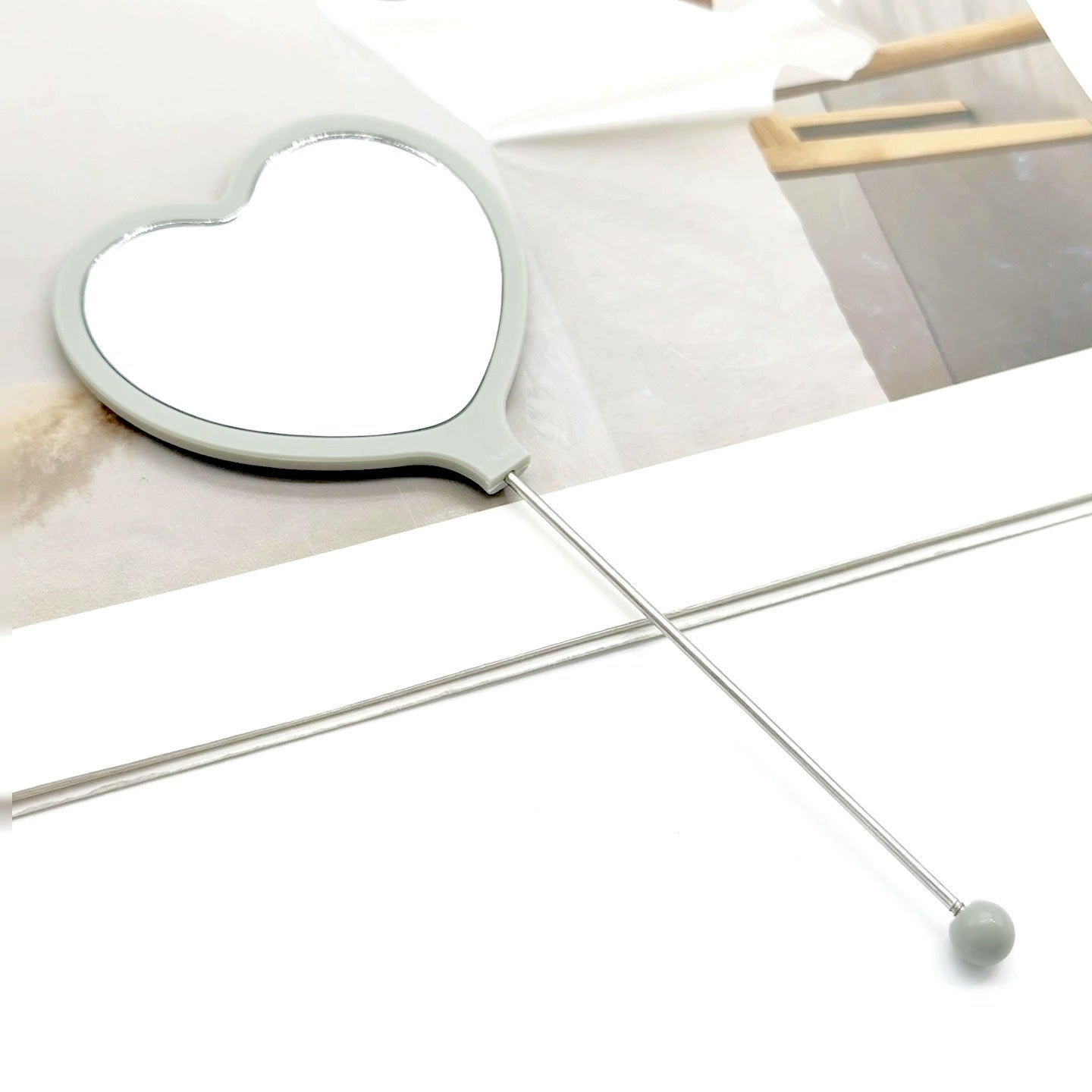 New DIY beaded mirror, love shape handheld makeup mirror, carry single-sided love handle mirror with you in stock