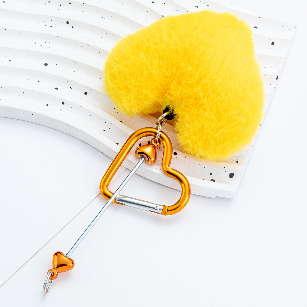 Cross-border DIY beaded love mountaineering buckle creative plush pendant mountaineering buckle love lock hairball mountaineering buckle
