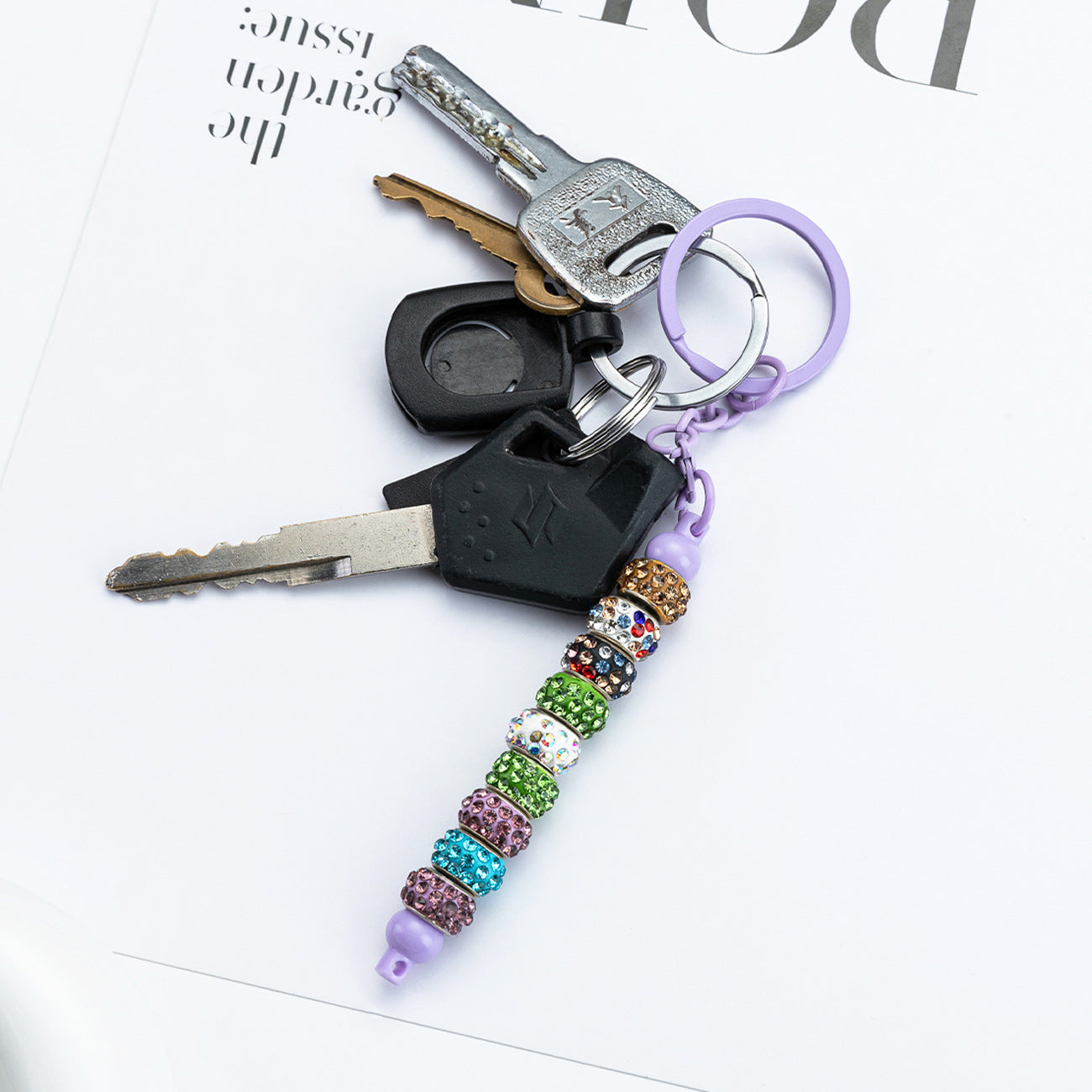 New DIY beaded keychain pendant, small gift metal keychain pendant, spot candy-colored keychain.