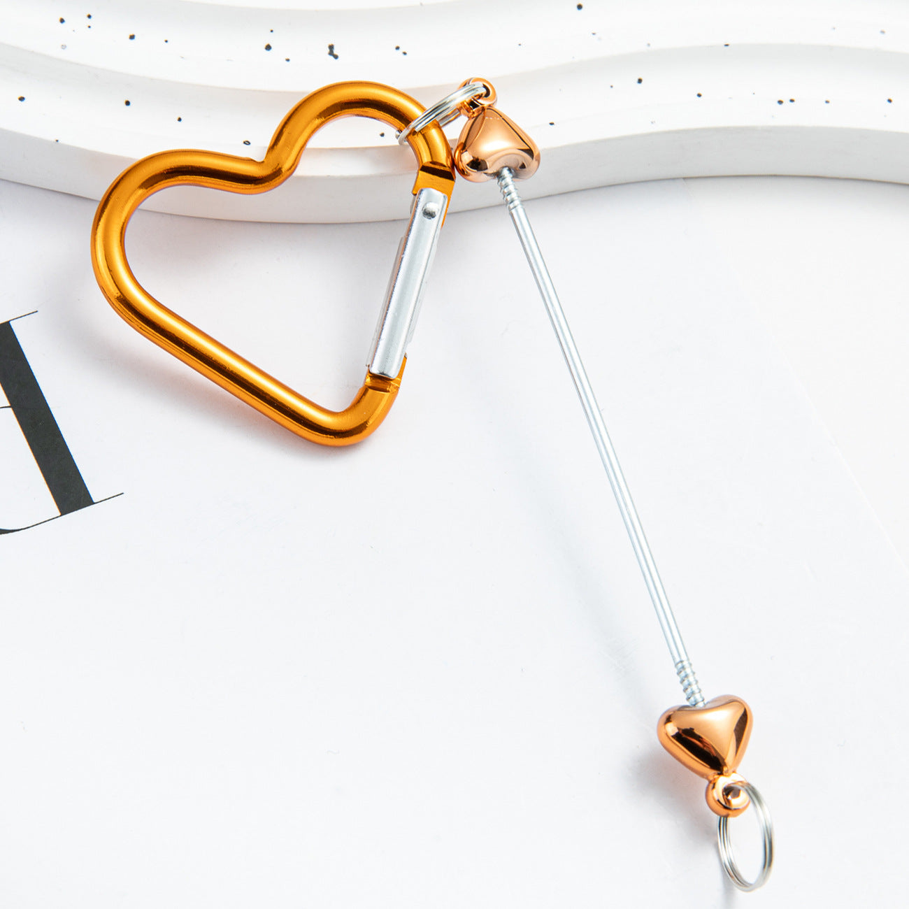 Creative DIY beaded love mountaineering buckle metal hook key buckle backpack jewelry mountaineering buckle spot wholesale