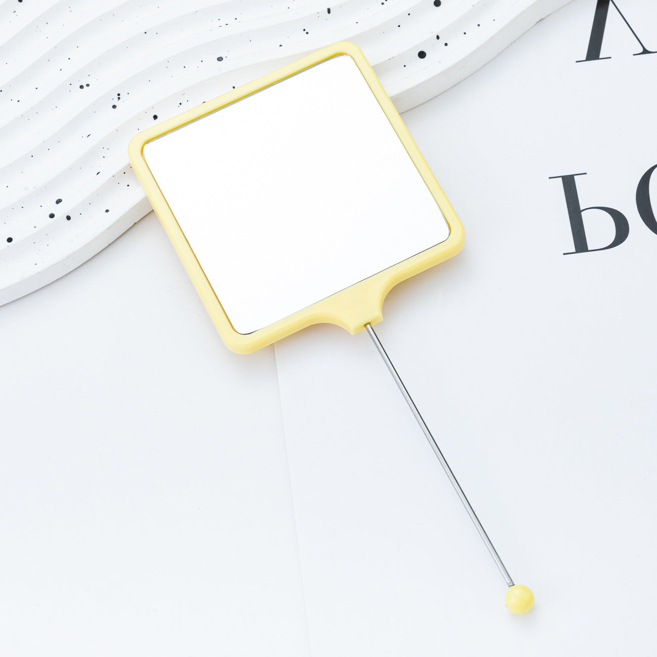 Handheld square makeup mirror high definition student portable makeup ins wind mini handle small mirror wholesale