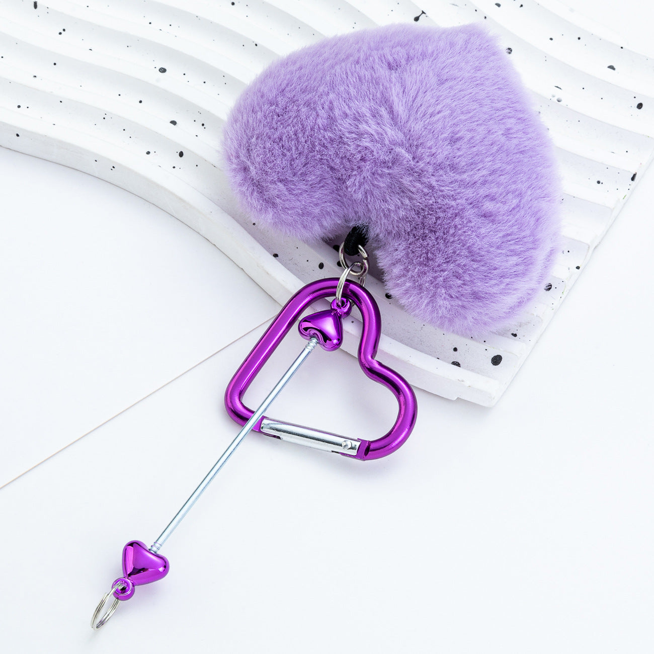 Cross-border DIY beaded love mountaineering buckle creative plush pendant mountaineering buckle love lock hairball mountaineering buckle