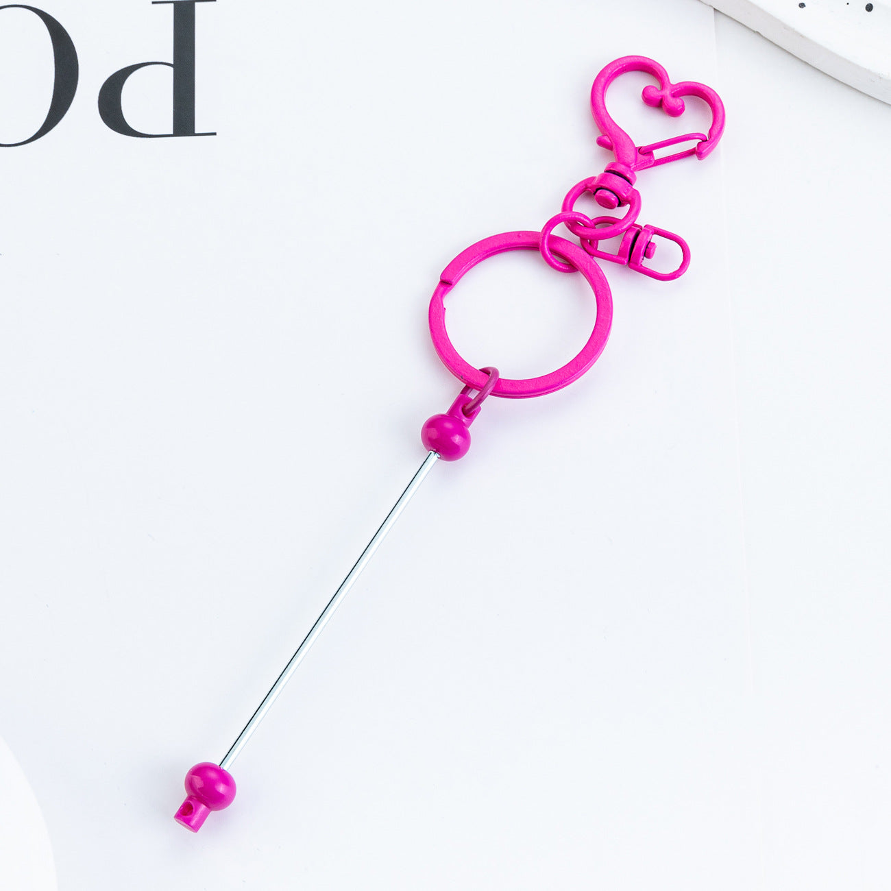 New DIY beaded love keychain pendant, small gift pendant, metal keychain, candy-colored keychain.