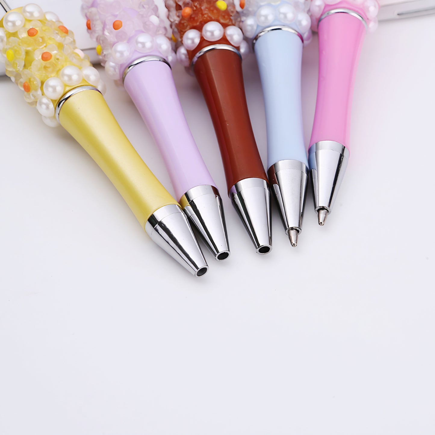 Cross-border DIY pearl flower bead pen handmade patch plastic ballpoint pen, cartoon flower bone pearl gift pen