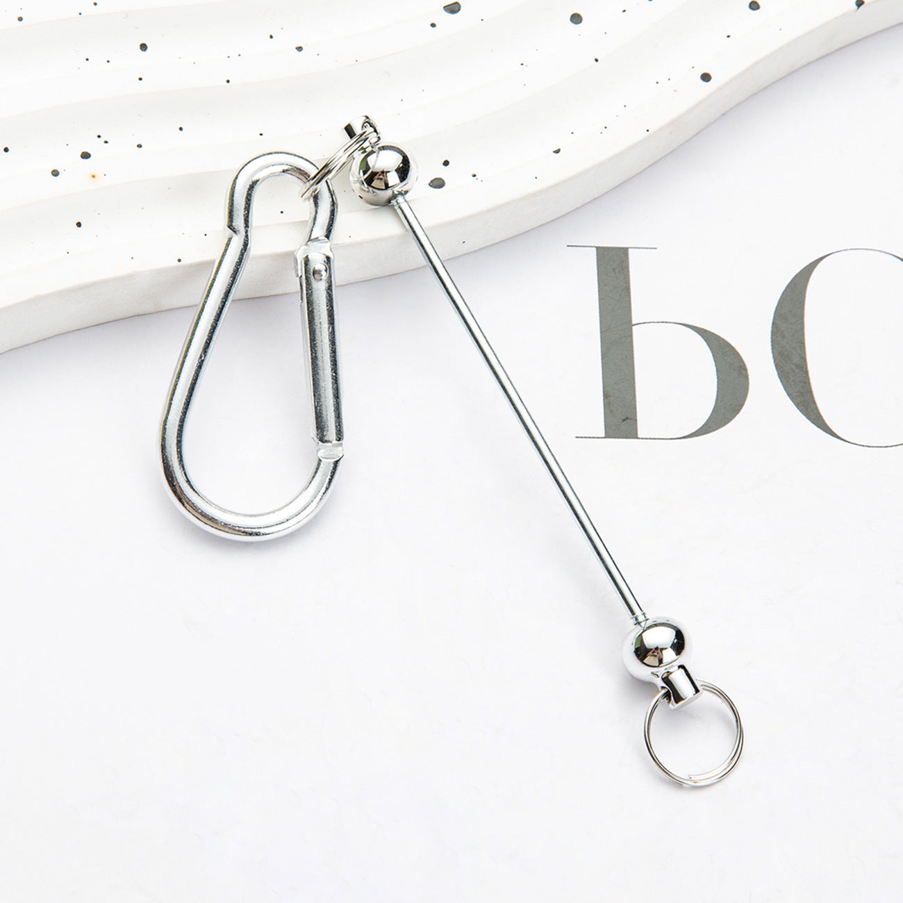 Creative DIY beaded mountaineering buckle D-type lock metal hook key small buckle backpack jewelry mountaineering buckle wholesale
