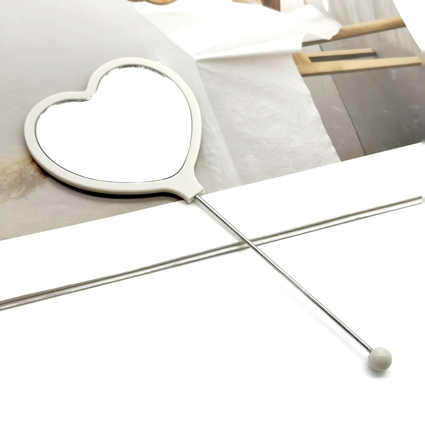 New DIY beaded mirror, love shape handheld makeup mirror, carry single-sided love handle mirror with you in stock