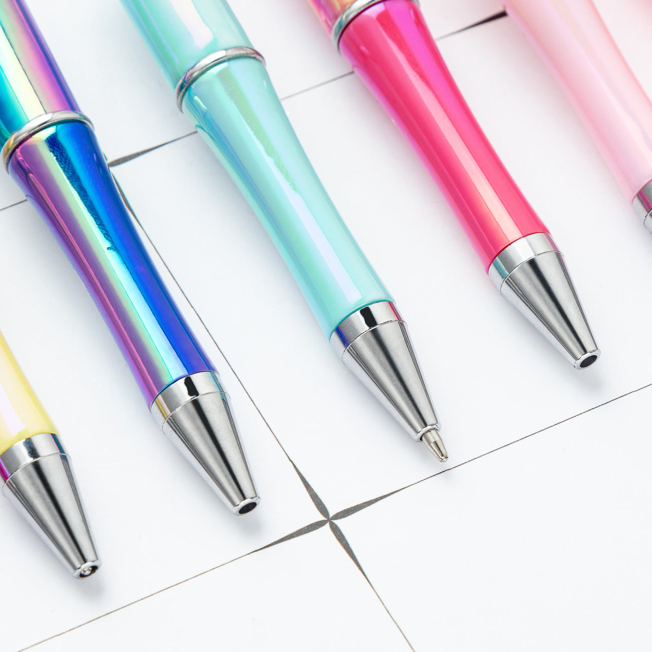 Cross-border plastic bead pen wholesale student creative handmade DIY ballpoint pen new UV gradual change bead pen wholesale