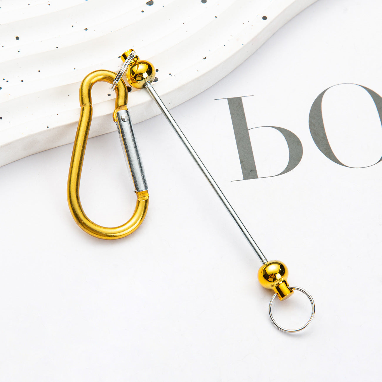 Creative DIY beaded mountaineering buckle D-type lock metal hook key small buckle backpack jewelry mountaineering buckle wholesale