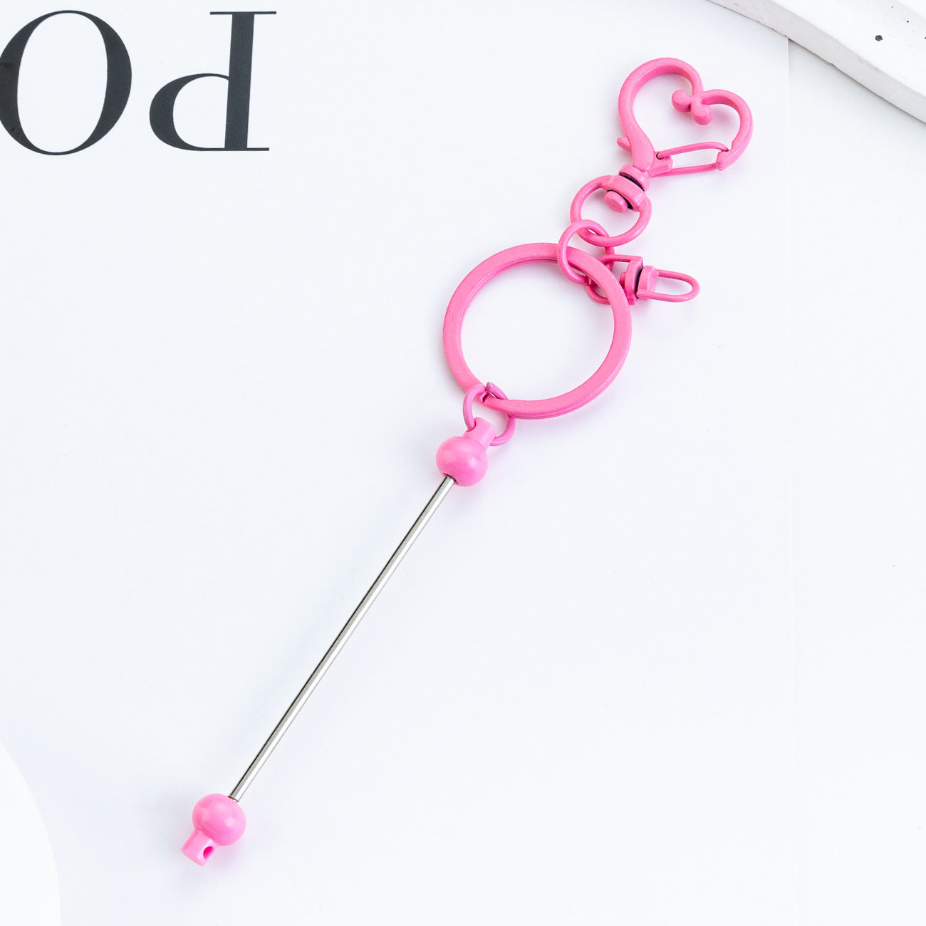 New DIY beaded love keychain pendant, small gift pendant, metal keychain, candy-colored keychain.