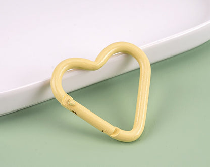 41*44mm Aluminum alloy painted heart-shaped mountaineering buckle, painted color mountaineering buckle outdoor keychain hanging buckle