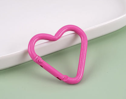 41*44mm Aluminum alloy painted heart-shaped mountaineering buckle, painted color mountaineering buckle outdoor keychain hanging buckle