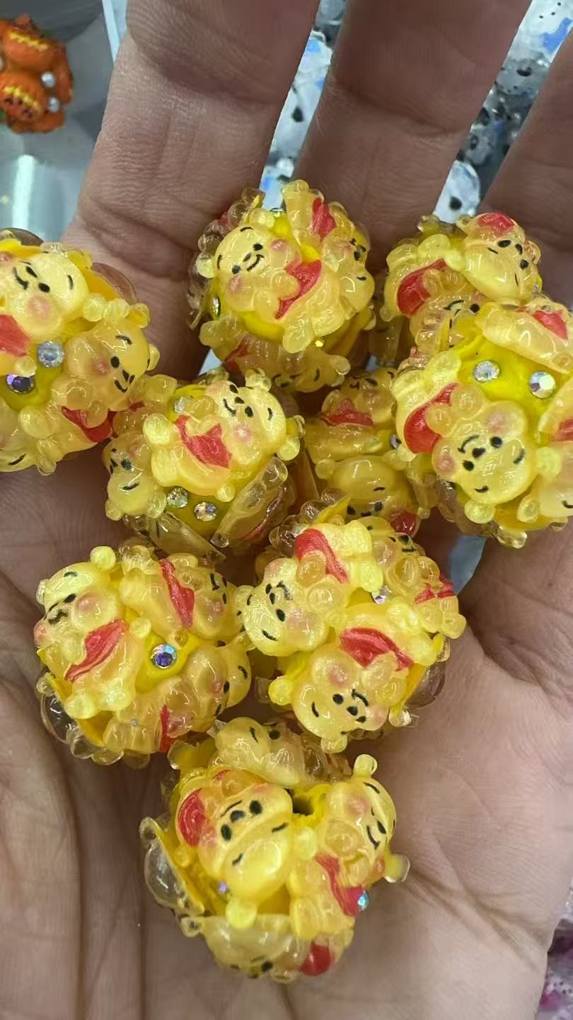 Cartoon resin Winnie the Pooh DIY material bead pen accessories, mobile phone case decoration, hair clip, hairpin accessories.