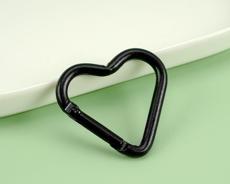 41*44mm Aluminum alloy painted heart-shaped mountaineering buckle, painted color mountaineering buckle outdoor keychain hanging buckle