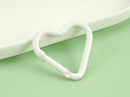 41*44mm Aluminum alloy painted heart-shaped mountaineering buckle, painted color mountaineering buckle outdoor keychain hanging buckle