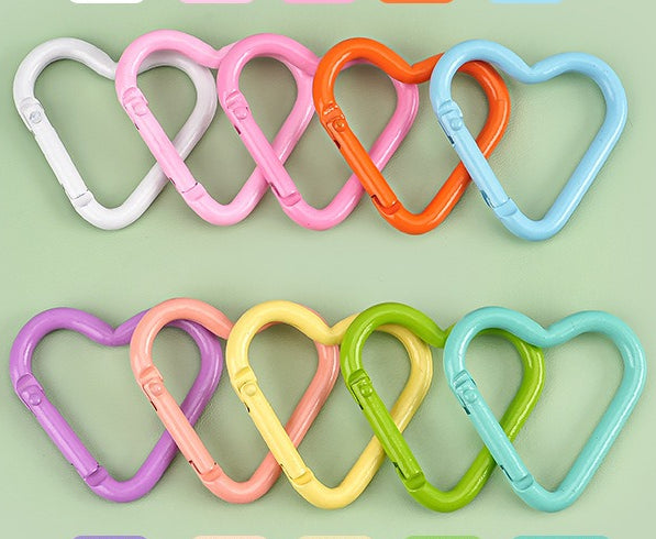 41*44mm Aluminum alloy painted heart-shaped mountaineering buckle, painted color mountaineering buckle outdoor keychain hanging buckle