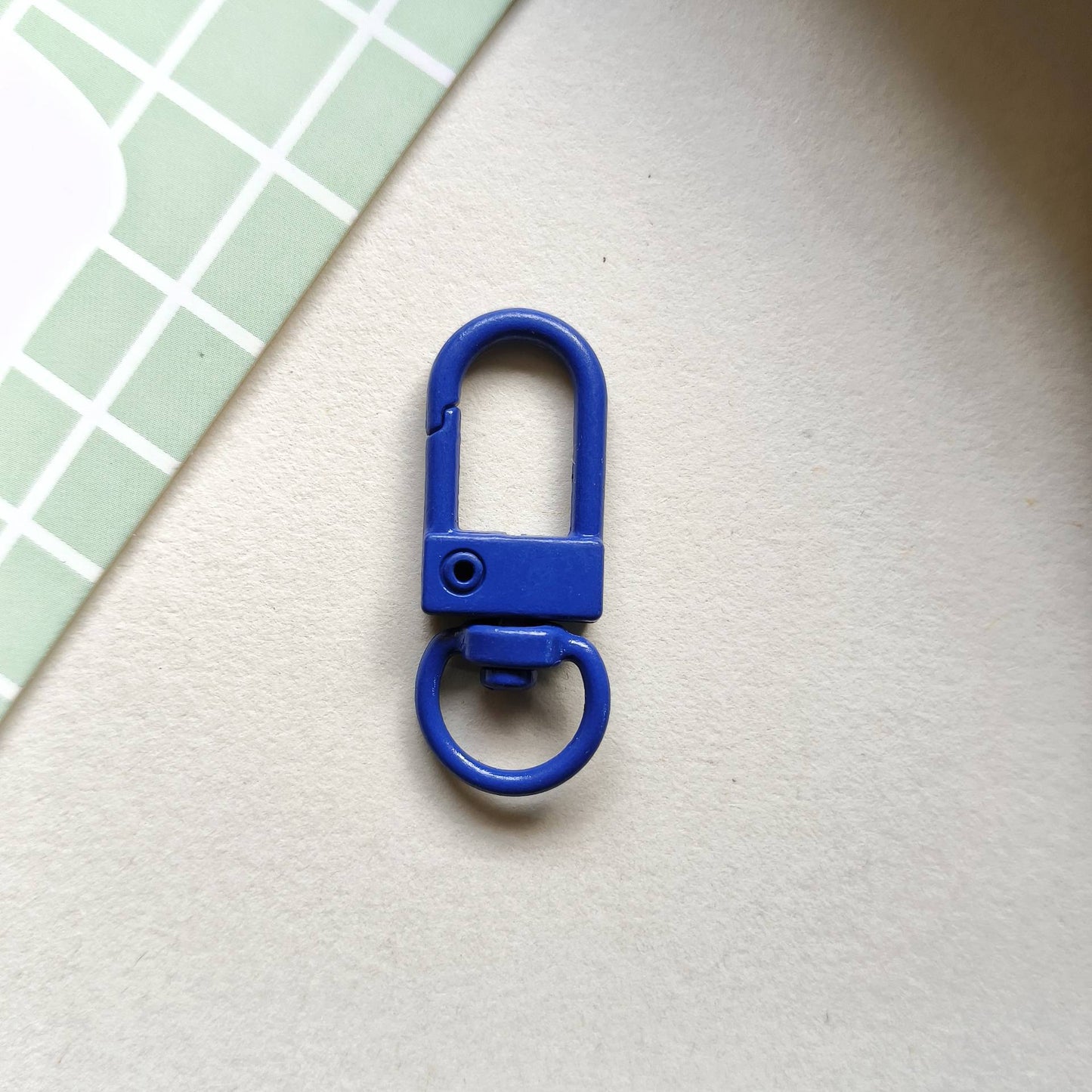 32*12mm Candy Color Paint Zinc Alloy Door Buckle Rotating Fast Hanging Shrimp Lobster Buckle Keychain Bag Doll Buckle Accessories