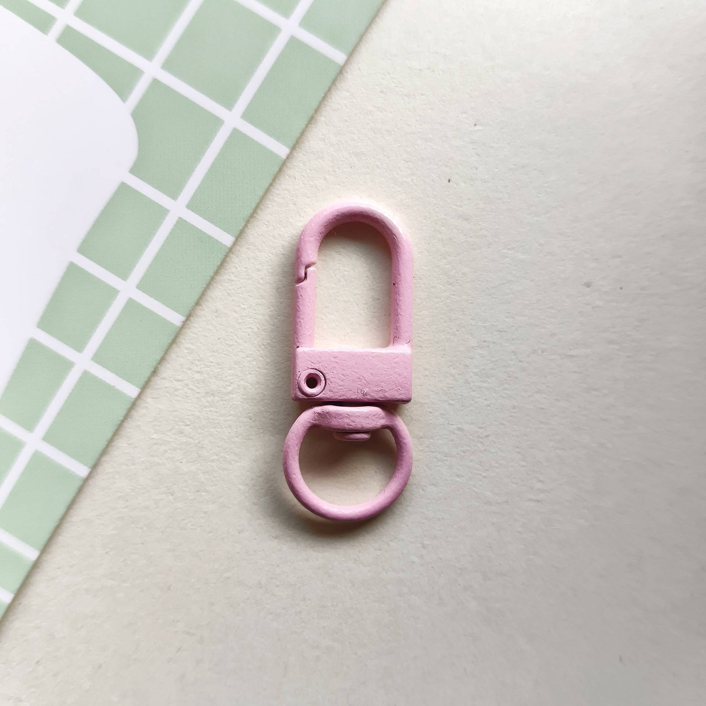 32*12mm Candy Color Paint Zinc Alloy Door Buckle Rotating Fast Hanging Shrimp Lobster Buckle Keychain Bag Doll Buckle Accessories