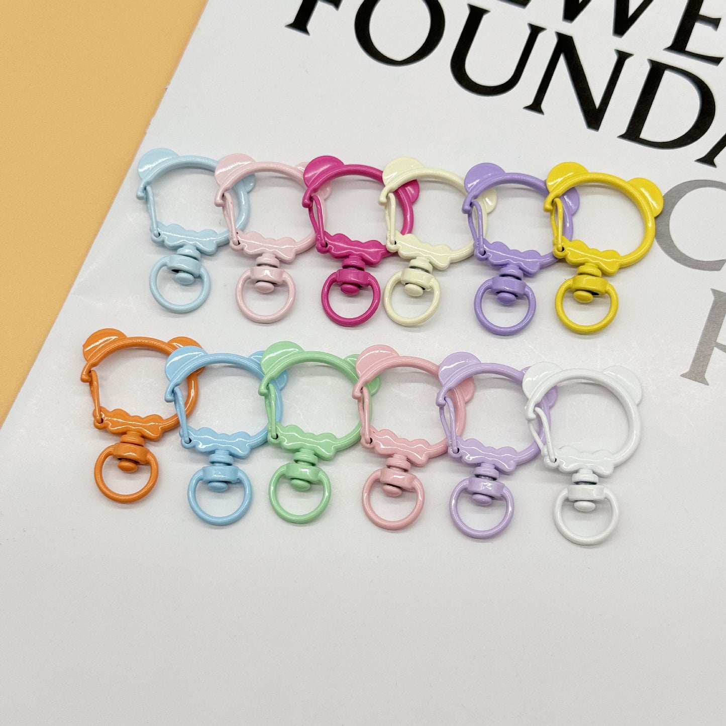 24*34Mm Panda Head Color Paint Spring Ring Universal Rotation, Candy Color Bunny Cat Love Keychain DIY Jewelry Accessories Random Mix