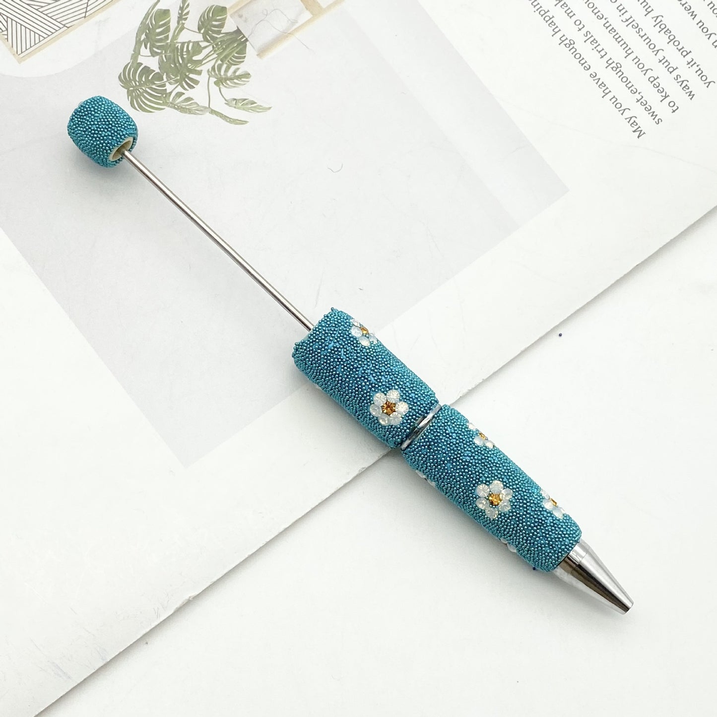 The new daisy full diamond bead pen, purely handmade DIY creative full diamond pen, daisy shape business gift pen is in stock.