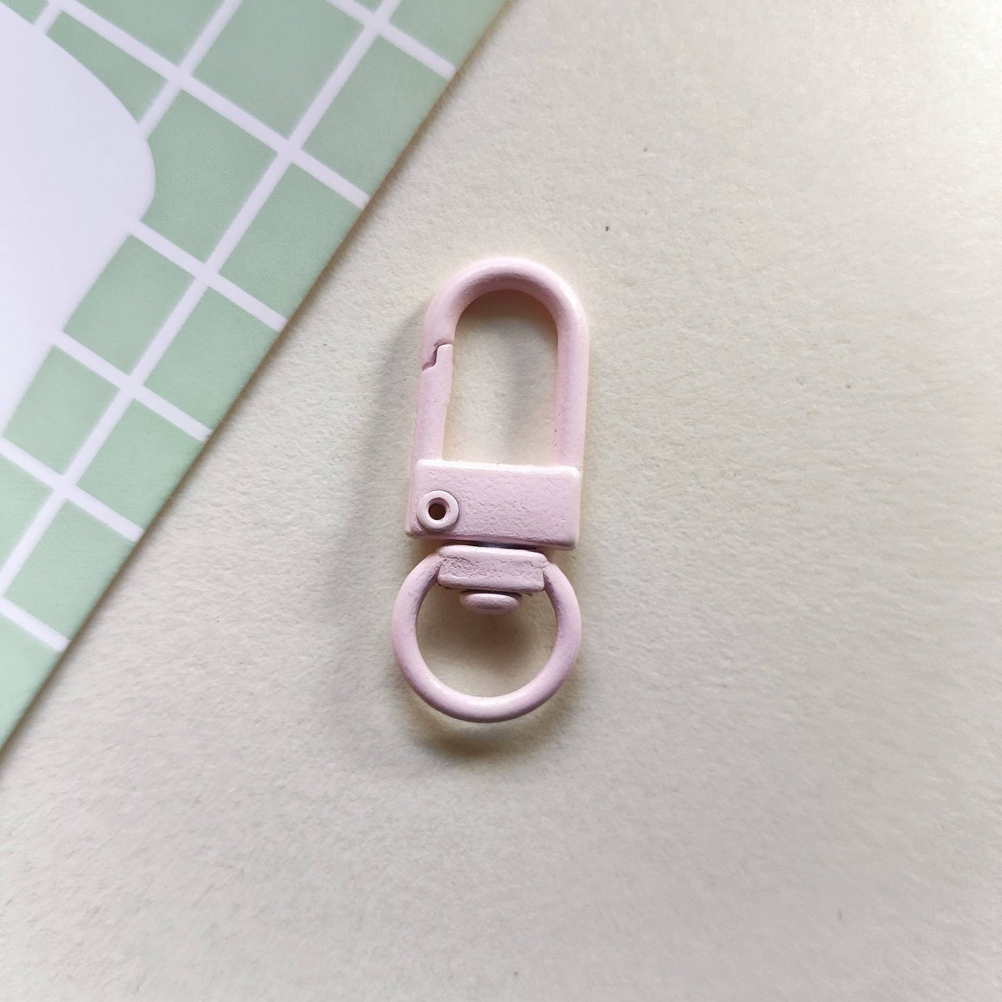 32*12mm Candy Color Paint Zinc Alloy Door Buckle Rotating Fast Hanging Shrimp Lobster Buckle Keychain Bag Doll Buckle Accessories