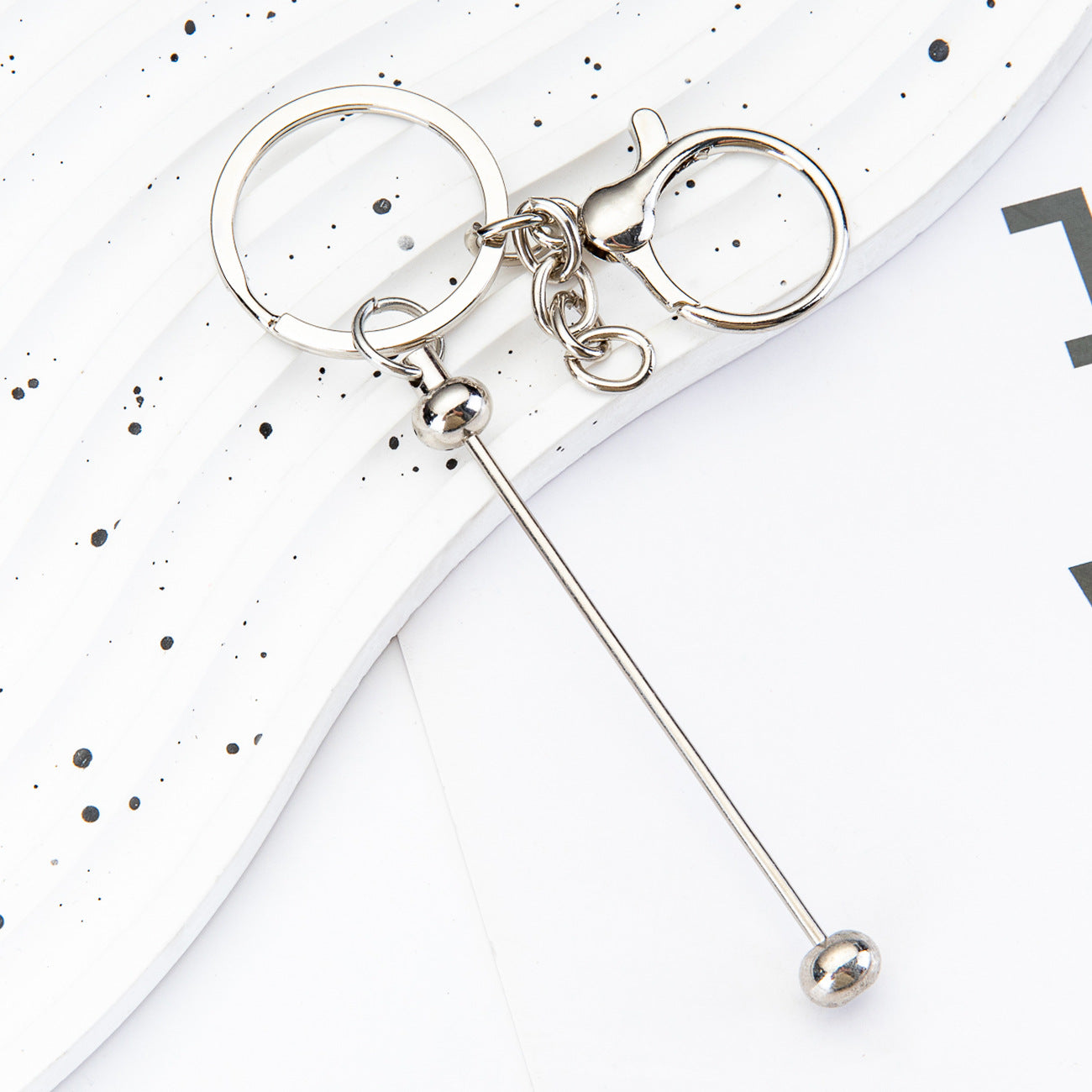 New metal keychain DIY handmade beaded accessories keychain, personalized and creative bag pendant keychain