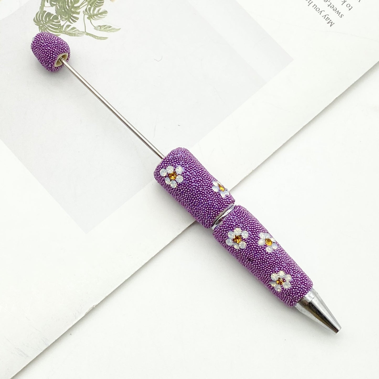 The new daisy full diamond bead pen, purely handmade DIY creative full diamond pen, daisy shape business gift pen is in stock.
