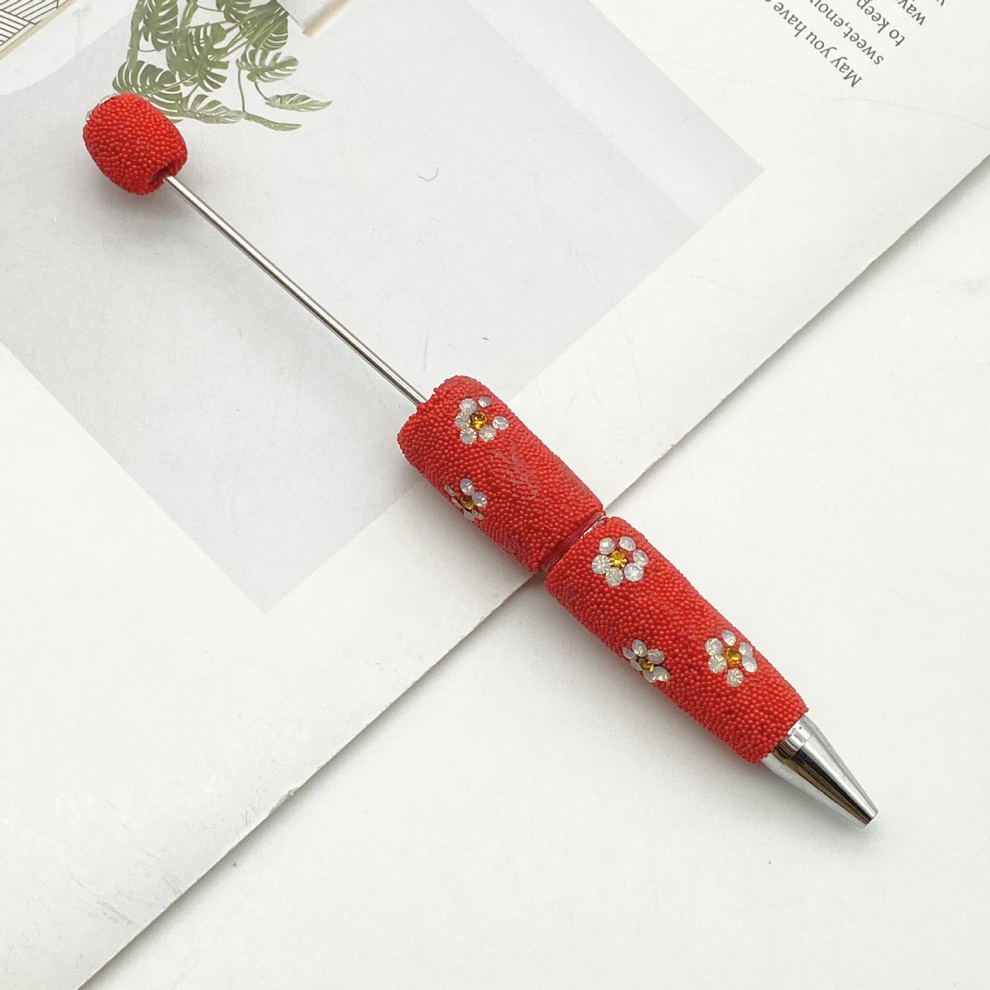 The new daisy full diamond bead pen, purely handmade DIY creative full diamond pen, daisy shape business gift pen is in stock.
